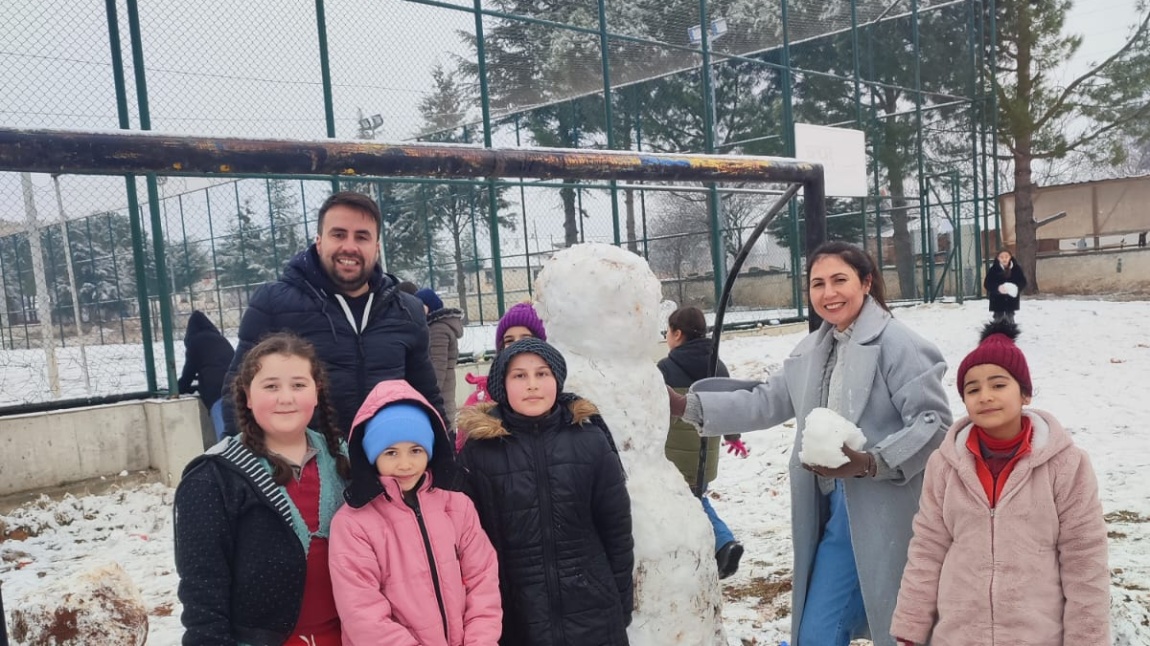 Okulumuzda Kar Yağışı Heyecanı